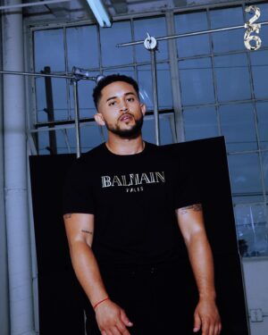 Tahj Mowry Instagram - @26magazine 😎

“We first met Tahj Mowry in 1992 at just 5 years old debuting alongside greats like Patti Labelle & Vivica Fox!  If his industry origins were any indication, it’s no surprise that some 30 years later his face & name equity still stand strong, firmly legacied into the global, classic-entertainment landscape!  We caught up with the ‘Smart Guy’ ‘Baby Daddy’ actor chatting his definition of more life, allowing luxury & his huge NEW @disneyplus series @themuppetsmayhem !!”

#linkinbio 🖤

Editor In Chief   Photographer: @Corey.Guevarra Wardrobe: @mediaplaypr
Barber: @JamalTsuperstarbarber
Groomer: @annettechaisson_mua