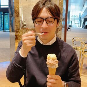 Taichi Masu Instagram - 🍨
雪が降って寒くなる前に
アイスを食べておこうという
安易な発想。

#明日は雪情報にご注意を
#外出する方は足元にお気をつけて

#私はリモートワークにします‥💻