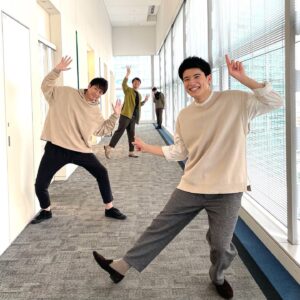 Taichi Masu Instagram - 📺
前回よりも
一歩前に写れる順位で良かったです😂

#ヒルナンデス
#ファッションコーデバトル
#順位順に並ぶ
#篠原光🥇
#羽鳥慎一🥈
#桝太一🥉
#梅澤廉🐝

‥実際にこれを私服に取り入れるかはともかく、
ドライブ紅葉デートプランで提案した
国立科学博物館の筑波実験植物園( @kahaku_nmns )には、
早く実際に行ってみたいものです🌴🌲