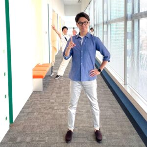 Taichi Masu Instagram - 📺
テレビの世界は実力勝負
年功序列なんて関係ないってことを
身をもって後輩に教えてやりました

#ヒルナンデス
#ファッションコーデバトル
#１位の人は最前列に
#４位の人は最後列に

#平松修造🥇
#篠原光🥈
#中野謙吾🥉
#桝太一🐜

#投票して下さった方ありがとうございます
#アリの手提げ袋は意地でも使い続けます👜