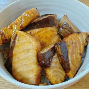 Taichi Masu Instagram - 🐟
シンプルに１分で完成、
能登寒ブリの照り焼き丼。

脂のノリがやばすぎました。

#北陸の海の幸
#食べて応援

#さばくのには２時間かかった😂