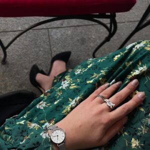 Taisiya Sheremet Instagram - Человеку, который открыл мне мир дренажа, миофасциального релиза и жизни без конских доз антибиотиков. 

Человеку, который не испугался меня отёкшую и тощую в 57 больнице. Человеку, который стал моими первыми долгими отношениями. 

Человеку, из-за которого я стала пускать собак на кровать. Человеку, который покупает мне Боржоми, и Киндер-буэно. 

Человеку, которого я люблю — тебе, Насть, просвещается

Спасибо за 9 месяцев ♥️