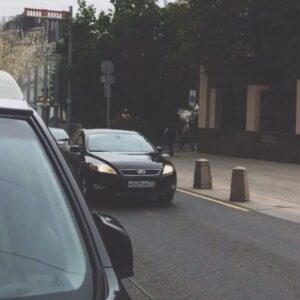 Taisiya Sheremet Instagram - С момента вступления новой конституции в силу прошло 11 дней, и они были крайне насыщены на разнообразный беспредел
⠀
— Арест губернатора Хабаровска Сергея Фургала, якобы за организацию убийств 15 лет назад. Это дело политическое, потому что Фургал был независимым от Кремля губернатором
—Арест журналиста Ивана Сафронова, ему вменяют госизмену. Коллеги Сафронова считают, что ему мстят за независимую журналистскую деятельность
— На Юлию Цветков завели третье по счету дело, на этот раз за «Пропаганду гомосексуализма детям»
— Историку Юрию Дмитриеву, занимавшемуся исследованием сталинских репрессий, запросили 15 лет колонии
— Обвинительный приговор для Светланы Прокопьевой и штраф 500к за «Оправдание терроризма»
— 16 обыск у Петра Верзилова, ему пытаются пришить то «Московское дело», то дело о беспорядках, то клевету, то ещё хер знает что
— Обыски в офисе и у активистов «Открытой России»
— Обыск у главреда МБХ-медиа по делу ЮКОСа. Делу пятнадцатилетней давности
— Обыск у Юлии Галяминой за митинг против обнуления, который она проведёт 15.06.2020
— Вчера утром Алексея Навального повезли на допрос в СК. На него завели уголовное дело за «Клевету»
— Утвердили обвинение для сестер Хачатурян. Им грозит 20 лет за «Убийство группой лиц по предварительному сговору»
⠀
… и это только то, что я смогла вспомнить во время написания этого текста
⠀
...
⠀
Система всё сильнее закручивает гайки и всё яростнее ломает человеческие судьбы. С каждым днём все хуже. Я не буду сегодня говорить про очевидный беспредел в отношении политиков, активистов и журналистов, потому что за них есть кому заступиться. За них и так выходят на митинги и пикеты, им и так пишут письма. Общественность руками и ногами отбивает этих людей у системы
⠀
Я буду сегодня говорить про тех, за кого никто не вступается кроме малочисленной и довольно порицаемой в обществе группы феминисток
⠀
...
⠀
Продолжение 👆🏻