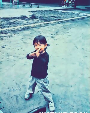 Takumi Kitamura Instagram - 笑って泣いて大人になった。
今年で27歳になるのか。
久々に毎日芝居してます。楽しい毎日ですわ。