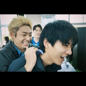 Takumi Kizu Instagram - 【#ドラマ佐原先生と土岐くん 3】

いつも以上に騒がしいさはとき、
そして皆んな気になってた白雪姫
かわいかった？
生で見ると結構ゴツくて面白いんだよ
ゴツさ伝わってたかな笑

これから佐原の過去が少しづつ明らかになっていき、土岐との関係性も濃くなっていきます
お楽しみに！
#さはとき