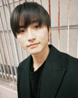 Takumi Kizu Instagram - 一旦黒髪岐洲に戻った

よろしくな