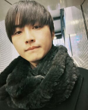 Takumi Kizu Instagram - 一旦黒髪岐洲に戻った

よろしくな