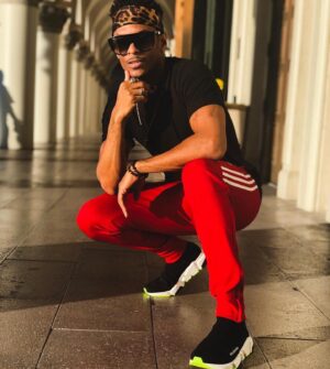Tallie Brinson Instagram - She said “act natural”…😏

#fypage #discover #blackking #influencer #adidas