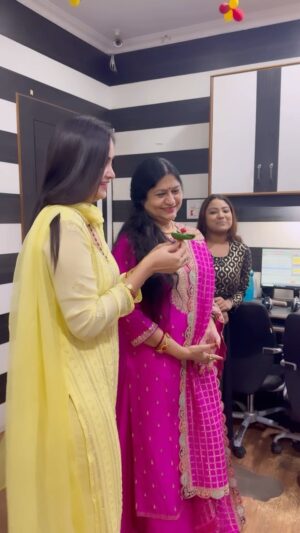 Tamanna Vyas Instagram - Raja Celebration with our Team 91.9 sidharthfm @sidharthfm 

#raja #rajacelebration #sidharthfm #namitaagrawal #tamannavyas
