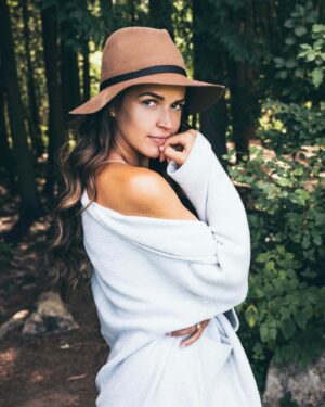 Tamara Duarte Instagram - Would you want to be friends with the voice inside your head? #stillness #bekindtoyourself #nojudgement