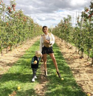 Tamara Duarte Instagram - You are the apple of my eye. 🍎 you guys! I nursed My little #sweetPea while at the farm walking around #gamechanger