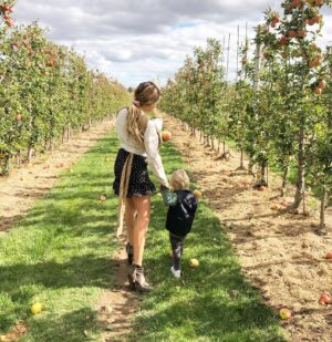 Tamara Duarte Instagram - You are the apple of my eye. 🍎 you guys! I nursed My little #sweetPea while at the farm walking around #gamechanger