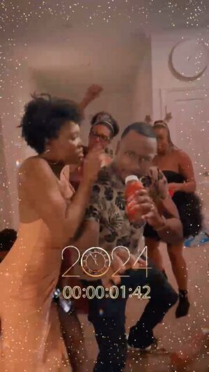 Tamberla Perry Instagram - Happy New Year Yall from Dusty Ryhmes and MILFSTAR!😂
@cliff.perry1 
Good times with my siblings!!

@bustarhymes 
@spliffstar_mrlewis 

#siblings #siblinglove #nye #reelsinstagram #fyp #bustarhymes #spliffstar #spliff #disneyworld