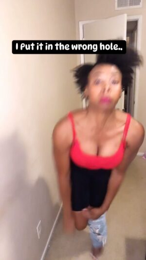 Tamberla Perry Instagram - This was moments before an audition. Yall be safe out here in these holey jeans streets!!!! 😂🤦🏾‍♀️

@americaneagle 

#fashion #holeyjeans #americaneagle #physicalcomedy #actress #funny #laugh #live #reels #besafe