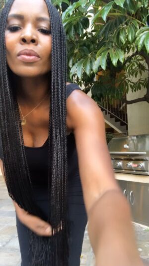 Tamberla Perry Instagram - A troll told me "you are 27% dancer." All I saw was "YOU ARE A Dancer!"😂😂😂😂😂 Find the silver lining!

Dance like no one is watching y'all! Happy Tuesday!!

#dance #livelaughdance #dancelikenooneiswatching #blackwoman #blackqueen #melanin #boxbraids #ifitslovinthatyouwant #rhianna #silverlining