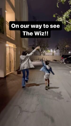 Tamberla Perry Instagram - Ease on down....

#thewiz #easeondowntheroad #charliegirl #reelsinstagram #hollywoodpantages #theatrekid