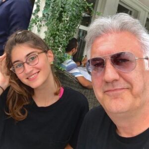 Tamer Karadağlı Instagram - Bir gün yetmez.. #dunyakizcocuklarigunu @zeyno.karadagli