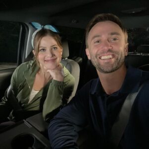 Tammy Gillis Instagram - I never know where to look 🤣@mrmorgandavidjones, however, finds the lens everytime. #thetrueprofessional 📸
.
#10daystogo till the #premiere of #RiverfrontRomance - Saturday Oct 2, 2021 on @schearthome 🛶💕