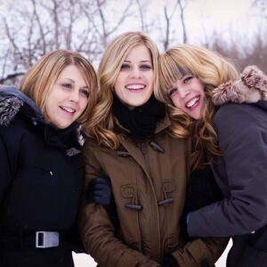 Tammy Gillis Instagram - There is no problem that sisters cannot:
-confront
-combat
-plot against
-ignore
-make fun of
-drown in chocolate sauce
or run over with the car.
~ unknown
.
Happy National Sibling Day!
💕💕💕
Don’t know what I’d do without these two. Love you😘