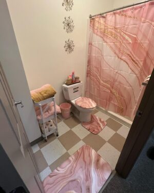 Tammy Jackson Instagram - My daughters dorm room transformation. #CollegeFreshman2023 
They wrong for that green wall and the school won’t let me paint it 🙄