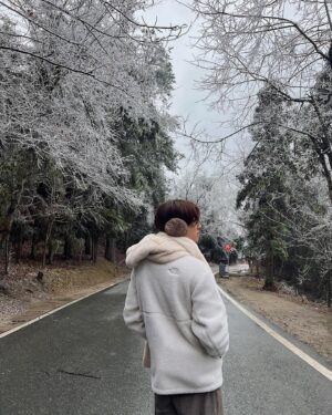 Tanatorn Saenangkanikorn Instagram - Our first snow^^