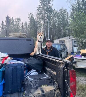Tania Larsson Instagram - Praying for everyone to make it out safely of Yellowknife with the out of control wildfires so close to town 🙏🏽

Razelle, Phezuta and I left last week after our hide camp was shut down early due to the heavy smoke making it dangerous for us to work and stay outside. We drove down to Santa Fe for Indian Market and were welcomed early by @ataumbimetals who has been such a great support in these stressful times.

My dad and @isaacayiku10 made it out of town yesterday and it’s such a relief that my whole family is safe in Alberta.

Tears coming down my face as I write this post hoping to have a home to come back to and that everyone makes it out safely with the 20  hours drive to Calgary.

#yellowknife #denendeh #wildfires