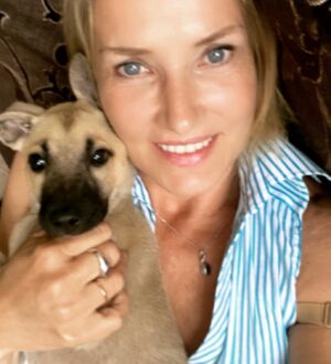 Tanja Ribič Instagram - Photo story with happy end…
Izgubljena, sestradana dojenčica, težka komaj 1,5 kg. Naša Nikica, prav tako rešenka a iz Črne gore, je že zelo bolna, trudimo se, kar se le da, da ji daljšamo in lajšamo življenje. Srček pa kar peša… Vedela sem, da se bo od nekod pojavil mali angelček, ki nam bo pomagal prebrodit slovo, vedela sem, da se bo pojavil, da mi je namenjen in da me bo potreboval…  Hvala @martinakasljevic in doktorji. 🙏🙏🙏❤️❤️❤️❤️ #doglover #savedogs #dontbyadopt  Hvala @branko_djuric_djuro ❤️ hvala @_ela_djuric_ ❤️