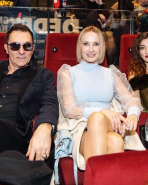 Tanja Ribič Instagram - Še vedno se ščipam, če je vse to res... Najina prvorojenka z veliko vlogo z velikimi igralci v velikem filmu. Vsa čast @vinci3 tudi za to, da si imel pogum izbrati tako mlado igralko in na koncu dokazati, da se je splačalo slediti obcčutku. To je praznik slovenskega fima. Poklon @boriscavazza in #vladonovak ttee celotni ekipi. In hvala Langi za dober žur! @zaladjuric @branko_djuric_djuro #openignight #premiere #movie #actress #actorslife #daughter #soooproud