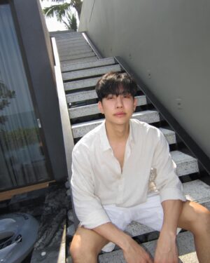 Tanutchai Wijitvongtong Instagram - Meet me at the shore🏝️