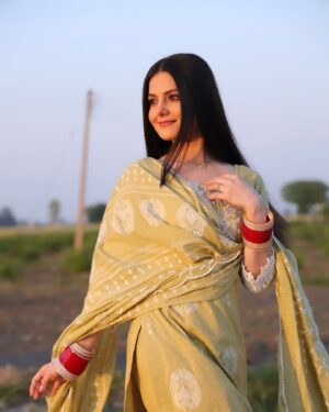 Tanvi Nagi Instagram - Thank you for immense love to the character ‘Gurbani Kaur’ from #NiMainSassKuttni2 ❤️
Running now in Cinemas 🔥