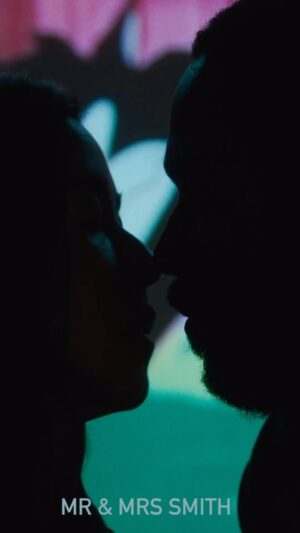 Tara Macken Instagram - The trailer for MR. & MRS. SMITH!!! Fun show I fight coordinated on 🥷🤺
Absolute best times working with my favorite crew 💙🎥
-
-
#mr&mrssmith #donaldglover #mayaerskine #action #amazonstudios