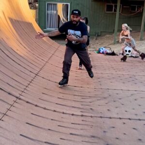 Tara Macken Instagram - BTS: at the ESTRODEN 🏠🛼
Absolute fun filled epic week hanging and collaborating with these world class skaters! 
@moxirollerskates @estrojen @bigb00tysk8rgrl @spicyivey @miguelcamina 
-
-
#moxiskates #moxiskateteam #moxiskatedaily #rollerskating #estroden
