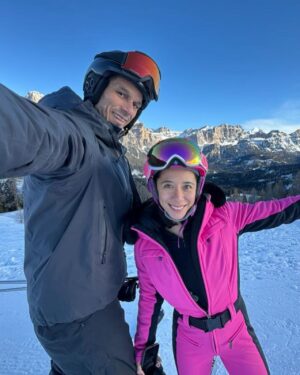 Tara Macken Instagram - Christmas in the Dolomites 💖⛷️
-
-
New tradition, definitely coming back for more snow and apre ski with friends.
-
#dolomites #italy #goldberghluxurysportswear #altabadia
