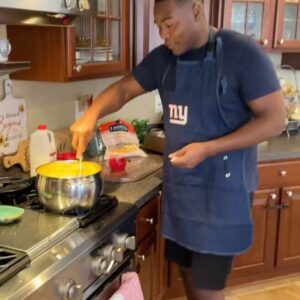 Tara Setmayer Instagram - So much to be thankful for!!
The first Thanksgiving in our new house! 🦃 
As always, we had a blast. 

Mom got her groove on. She’s the best! 
My husband is hilarious & took his infamous “Mac & Cheese dance” to another level. 
@tarastikicat had his seat at the table as always. 🐱 
And dinner was a success! 
Wishing everyone a Happy & Blessed Thanksgiving!!!