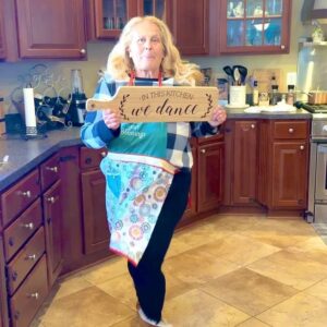 Tara Setmayer Instagram - So much to be thankful for!!
The first Thanksgiving in our new house! 🦃 
As always, we had a blast. 

Mom got her groove on. She’s the best! 
My husband is hilarious & took his infamous “Mac & Cheese dance” to another level. 
@tarastikicat had his seat at the table as always. 🐱 
And dinner was a success! 
Wishing everyone a Happy & Blessed Thanksgiving!!!