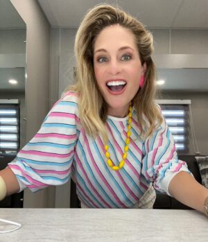Tara Spencer-Nairn Instagram - Can’t wait for you to meet this classy broad !!

@ghostscbs this Thursday @cbstv @paramountplus #ghostscbs #ghosts