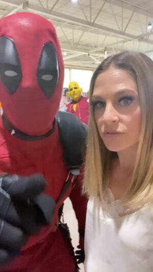 Tara Spencer-Nairn Instagram - When your 8 yr old has been asking non stop for over a year to watch @deadpoolmovie any @deadpool will do. Also this one seems to swear a lot less. Preeeettttyyyy sure he knows it’s not @vancityreynolds , but hey, moms gotta try. (@snowhawkcosplay )
#deadpool #desperatemom #comicon