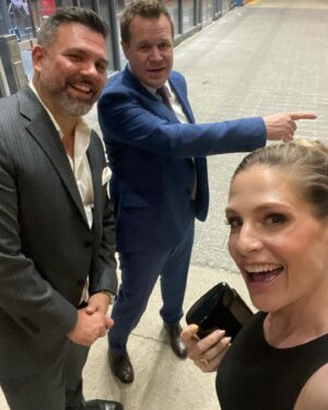 Tara Spencer-Nairn Instagram - Nothing more quintessentially Canadian than being nominated for an award where it costs you more to go to the award ceremony than you made on your last paycheque!!!!. 🏆 

Congrats to all the nominees and winners! And congrats to all the over-served, underfed people who were smarter than me and left to go get A&W. Grateful for the mom snacks in my clutch. (Oh I got food eventually 🤡🍔🍟)

Mad love to my fave @holliehairstylist for getting my hair did! 
Britt @everyday.beauty.bar for giving me the best nails ever!!
Nasir @silhouettetailoring  for altering my dress when I showed up in the middle of prom and wedding season desperate for alterations that could work w either my walking cast, sneakers or kitten heels
MAD LOVE TO @taratbull for the @sarahflint_nyc shoes which saved me post stress fracture! Arch support….cushioning…YES PLEASE! 
And whoever at uber eats delivered that shawarma that saved my life!