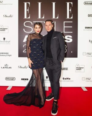 Tara Thaller Instagram - night out ✨
#ellestyleawards2023 

📷 @johnpavlish