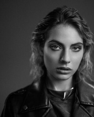Tara Thaller Instagram - If you don’t like the way I talk, 
then why am I on your mind?

by @joapaciorek
