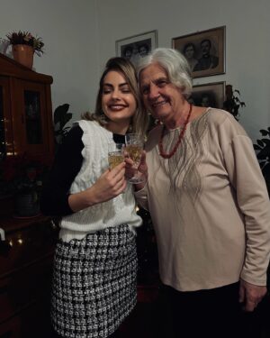 Tara Thaller Instagram - My only wish for the new year is for us to continue creating memories together. Have a good one! 🥂✨