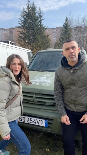 Taras Stadnytskyi Instagram - 5 березня прем’єра  кліпу @vipternopil_official  Вір в ЗСУ 💙💛
Зберігайте собі аудіо
кожне прослуховування і перегляд кліпу буде монетизований в Донат для ЗСУ 
Надіємось на вашу підтримку і на те, що пісня  вам сподобається.. 
Хлопці із ЗСУ співають  вже цю пісню разом з нами .. 
[ і ще цікавий факт ця автівка знімалась в кліпі, а тепер вона відремонтована і помальована їде до хлопців із Азова