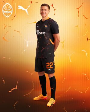 Taras Stepanenko Instagram - 🧡 ФК «Шахтар» і PUMA представляють нову форму сезону-2024/25 🤩
⠀
⚒ «Шахтар» і технічний партнер клубу PUMA в межах уже традиційної співпраці, що розпочалася ще 2020 року, представляють нову форму сезону-2024/25, яка транслює теглайн Forever.Faster на футбольному полі ⚽️
⠀
Спортивний бренд пише нову історію, застосовуючи знання та досвід багатьох поколінь українських гравців, працівників клубу й уболівальників, залучаючи професіоналів з усього світу.
⠀
На гравців і вболівальників чекають 3 комплекти: домашня та виїзна форма, виконані у традиційних кольорах клубу і створені для максимально зручної гри, незалежно від локації матчу, а також перша в історії «Шахтаря» футбольна форма в національних кольорах.
⠀
🛒 Придбати оновлену форму можна з 5 липня в магазині ФК «Шахтар» shop.shakhtar.com (посилання – у сторіз та в описі профілю @fcshakhtar), у мережі фірмових магазинів PUMA та на офіційному сайті ua.puma.com, а також у магазинах офіційних партнерів PUMA «Мегаспорт» та «Інтерспорт».
⠀
🧡 FC Shakhtar presents the new 2024/25 kits 🤩
⠀
⚒ FC Shakhtar and the club’s technical partner PUMA, within the already traditional cooperation that began back in 2020, present the new 2024/25 kits, which convey the Forever.Faster tagline on the football field ⚽️
⠀
The sports brand is writing a new history, applying the knowledge and experience of many generations of Ukrainian players, club employees and fans, attracting professionals from all over the world.
⠀
Players and fans can expect 3 designs: home and away kits made in the club’s traditional colours and designed for the most comfortable play, regardless of the match venue, along with Shakhtar’s first-ever football kit in national colours.
⠀
🛒 You can buy the new kits from July 5 at the FC Shakhtar shop shop.shakhtar.com (the link is in our stories and @fcshakhtar bio), the PUMA-branded chain stores and on the official website ua.puma.com, as well as at the stores of PUMA’s official partners Megasport and Intersport.
⠀
@pumaukraine @pumafootball #football #футбол