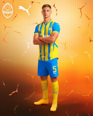 Taras Stepanenko Instagram - 🧡 ФК «Шахтар» і PUMA представляють нову форму сезону-2024/25 🤩
⠀
⚒ «Шахтар» і технічний партнер клубу PUMA в межах уже традиційної співпраці, що розпочалася ще 2020 року, представляють нову форму сезону-2024/25, яка транслює теглайн Forever.Faster на футбольному полі ⚽️
⠀
Спортивний бренд пише нову історію, застосовуючи знання та досвід багатьох поколінь українських гравців, працівників клубу й уболівальників, залучаючи професіоналів з усього світу.
⠀
На гравців і вболівальників чекають 3 комплекти: домашня та виїзна форма, виконані у традиційних кольорах клубу і створені для максимально зручної гри, незалежно від локації матчу, а також перша в історії «Шахтаря» футбольна форма в національних кольорах.
⠀
🛒 Придбати оновлену форму можна з 5 липня в магазині ФК «Шахтар» shop.shakhtar.com (посилання – у сторіз та в описі профілю @fcshakhtar), у мережі фірмових магазинів PUMA та на офіційному сайті ua.puma.com, а також у магазинах офіційних партнерів PUMA «Мегаспорт» та «Інтерспорт».
⠀
🧡 FC Shakhtar presents the new 2024/25 kits 🤩
⠀
⚒ FC Shakhtar and the club’s technical partner PUMA, within the already traditional cooperation that began back in 2020, present the new 2024/25 kits, which convey the Forever.Faster tagline on the football field ⚽️
⠀
The sports brand is writing a new history, applying the knowledge and experience of many generations of Ukrainian players, club employees and fans, attracting professionals from all over the world.
⠀
Players and fans can expect 3 designs: home and away kits made in the club’s traditional colours and designed for the most comfortable play, regardless of the match venue, along with Shakhtar’s first-ever football kit in national colours.
⠀
🛒 You can buy the new kits from July 5 at the FC Shakhtar shop shop.shakhtar.com (the link is in our stories and @fcshakhtar bio), the PUMA-branded chain stores and on the official website ua.puma.com, as well as at the stores of PUMA’s official partners Megasport and Intersport.
⠀
@pumaukraine @pumafootball #football #футбол