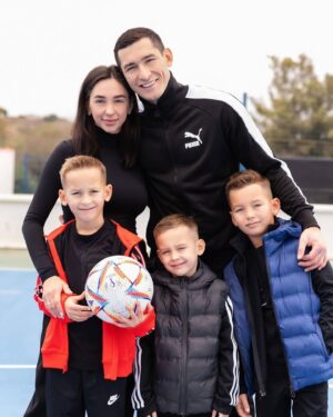Taras Stepanenko Instagram - Моя родина. Моя команда. Моє життя❤️❤️❤️ @m_stepanenko