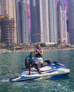 Tarek Benattia Instagram - Dans une mala très légère ! Merci pour cette sortie mon frero @bookeusedubai  hésitez pas si vous aussi vous voulez faire du jet ski sur Dubaï ! Allez y et dite Tarek vous aurez une belle remise c’est léger ! 🏄🏻‍♂️🏝