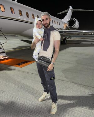 Tarek Benattia Instagram - Bien arriver à paris en famille , la France 🇫🇷 m’avais tellement manquée !