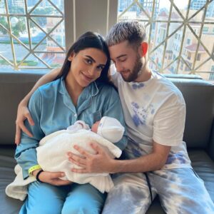 Tarek Benattia Instagram - 11.11.20 Liaam
 Bonjour Liaam  Aujourd’hui ça fait déjà un jour que tu es née et je suis comblée d’amour avec ta maman si tu savais ... tu as ramené à ma vie la chose qu’il me manqué un fils je serais toujours là pour toi-même au péril de ma vie sache le, tu es ma plus belle réussite et tu as donné un sens à ma vie ❤️ Maman s'est battue pour te mettre au monde mais maintenant tu es là un petit ange auprès de nous . 👼🏻