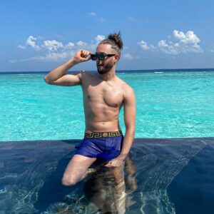 Tarek Benattia Instagram - Bon c’est ma première fois au Maldives 🇲🇻 et je peut vous dire que c’est juste paradisiaque comme destination 🏝 🌴
