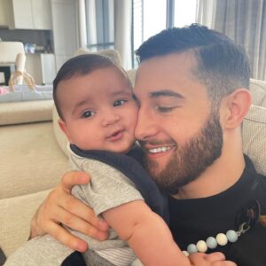 Tarek Benattia Instagram - Ma plus grande fierté dans ma vie c’est de t’avoir mon fils ! 👶🏻♥️ Ps: BouBou vous souhaite un bon dimanche à tous ♥️🍀